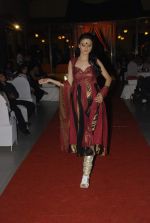 at Designer Aarti Gupta showcases her collection in Wedding Cafe on 23rd Nov 2011 (45).JPG